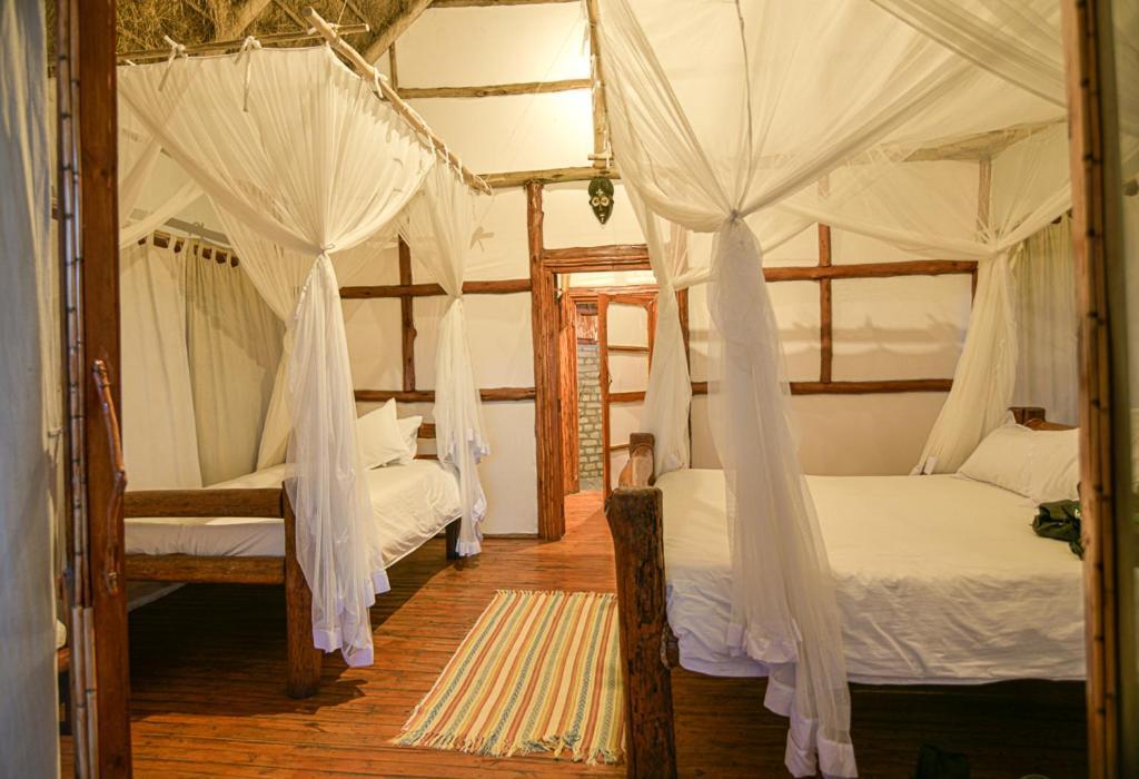 Отель Kazinga Wilderness Safari Camp Касесе Экстерьер фото