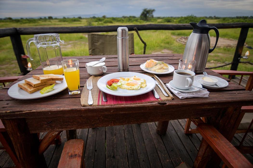 Отель Kazinga Wilderness Safari Camp Касесе Экстерьер фото