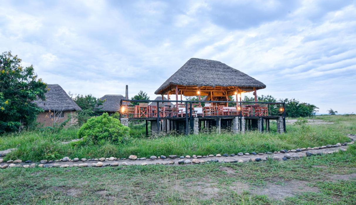 Отель Kazinga Wilderness Safari Camp Касесе Экстерьер фото