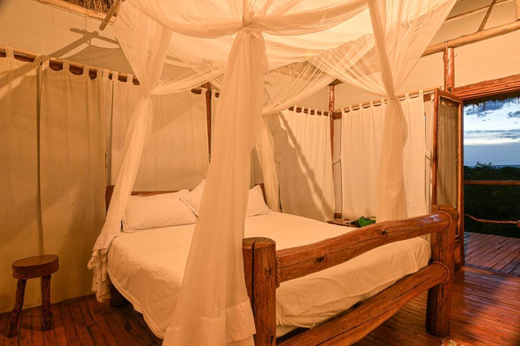 Отель Kazinga Wilderness Safari Camp Касесе Экстерьер фото