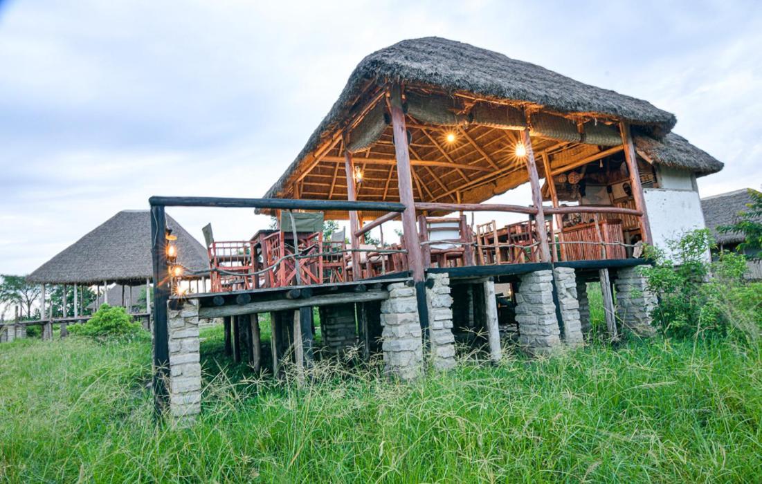 Отель Kazinga Wilderness Safari Camp Касесе Экстерьер фото
