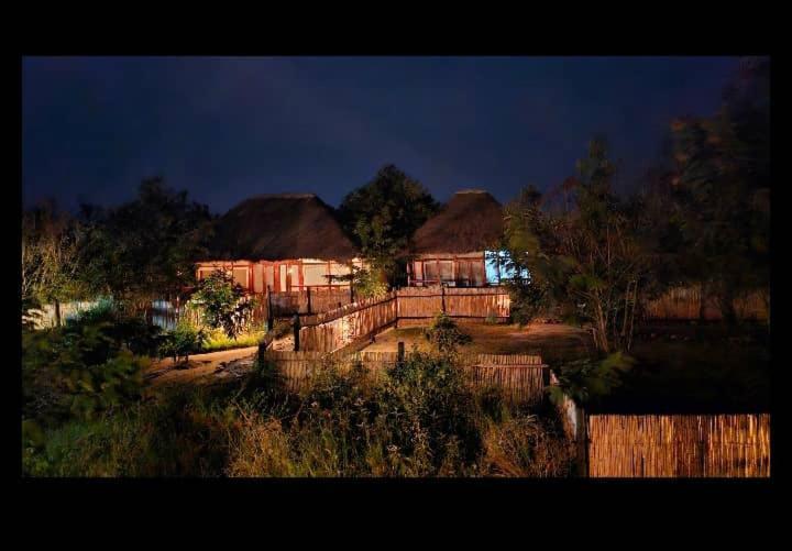 Отель Kazinga Wilderness Safari Camp Касесе Экстерьер фото
